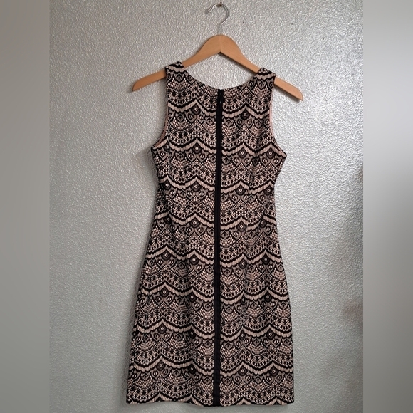 Guess Lace Overlay Sleeveless Shift Dress  Size 4 - Picture 3 of 4